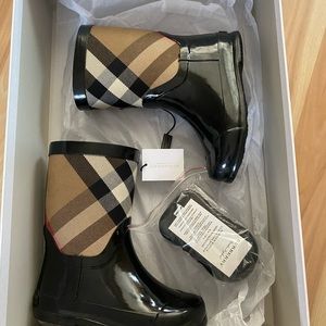 Little girls Burberry boots